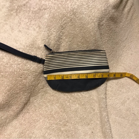 Heritage Collection by Bass Small Wristlet - Picture 3 of 6